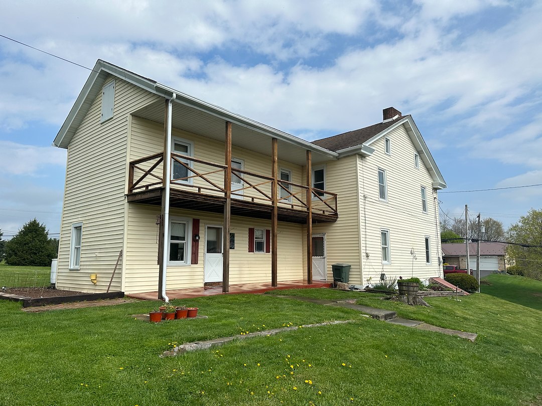 Full House Wash Project – Soft Washing Vinyl Siding & Window Trim